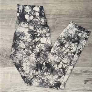 Lululemon Athletica Wunder Under size 4, 25”